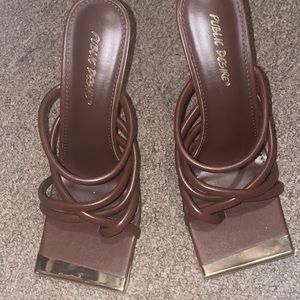Pre owned Woman high heel shoe